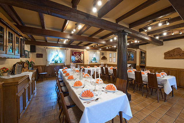 Vereinszimmer im Alten Brauhaus, festlich eingedeckt